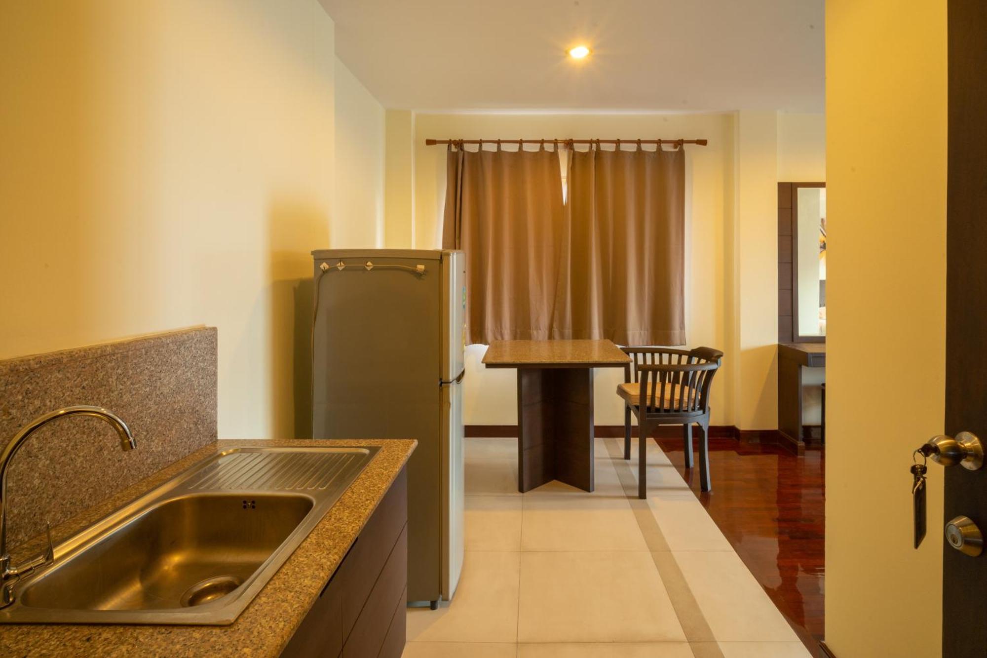 Hotel Baan Chuan Chom Pattaya Exterior foto